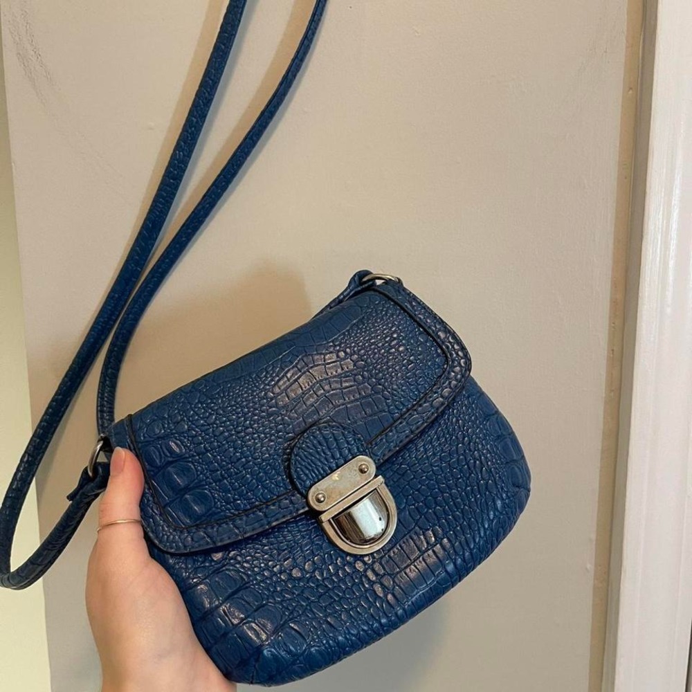 Blue Crocodile Embossed Faux Leather Small Crossbody Bag Turn Lock Purse - Picture 2 of 5